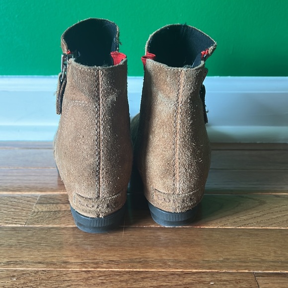 Girls Sorel Boots - Picture 2 of 4